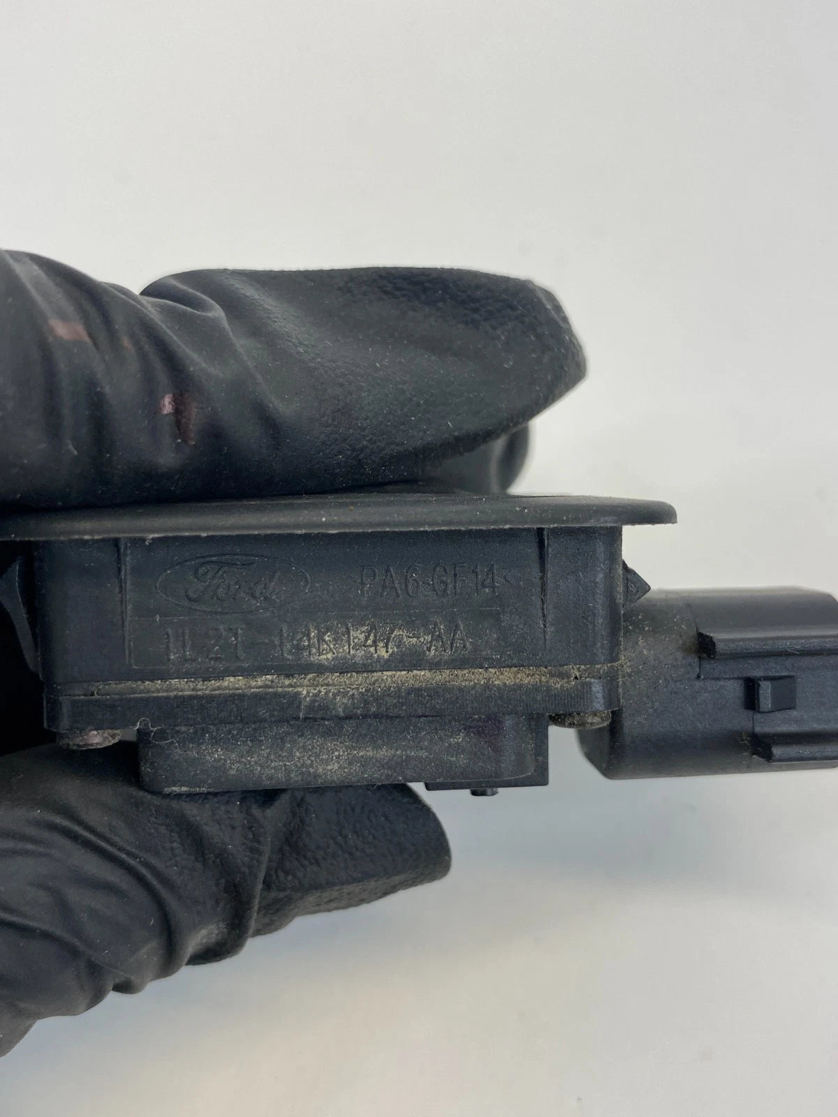08-14 FORD ESCAPE TRUNK DECK LID BACK DOOR RELEASE SWITCH BUTTON 1L2T-14K147-AA