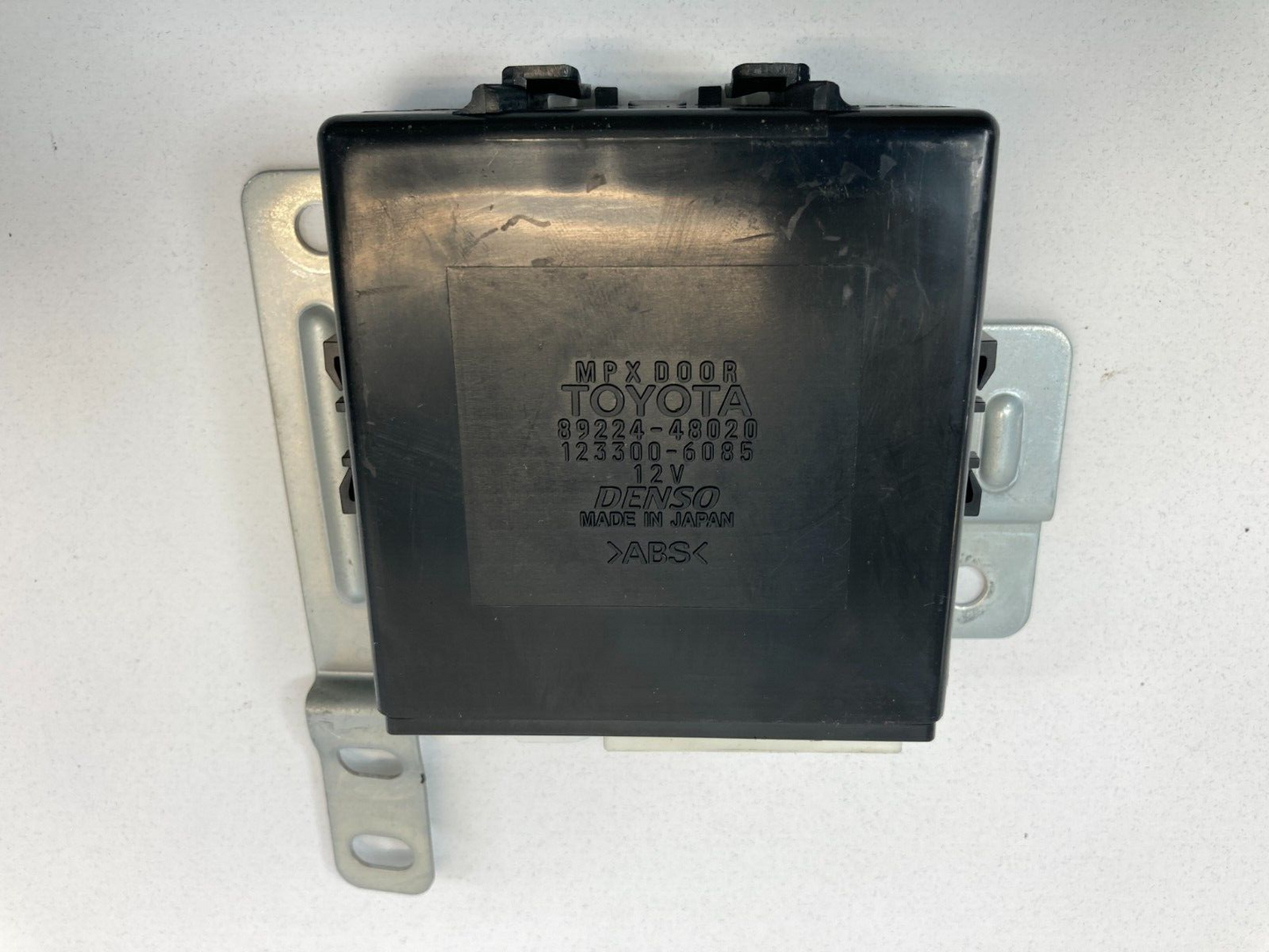 1999-2003 Lexus RX300 Rear Left Multiplex Computer Control Module 89224-48020