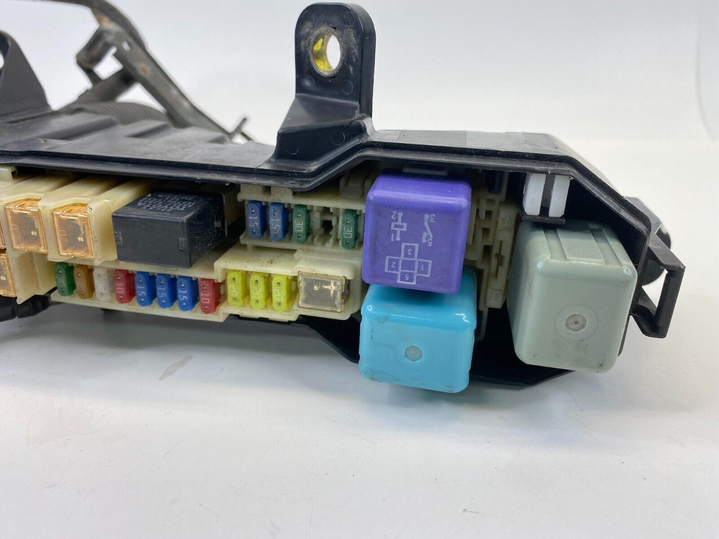 1998-2005 Lexus GS300 3.0L L6 Under Hood Fuse Relay Box Block Assy OEM