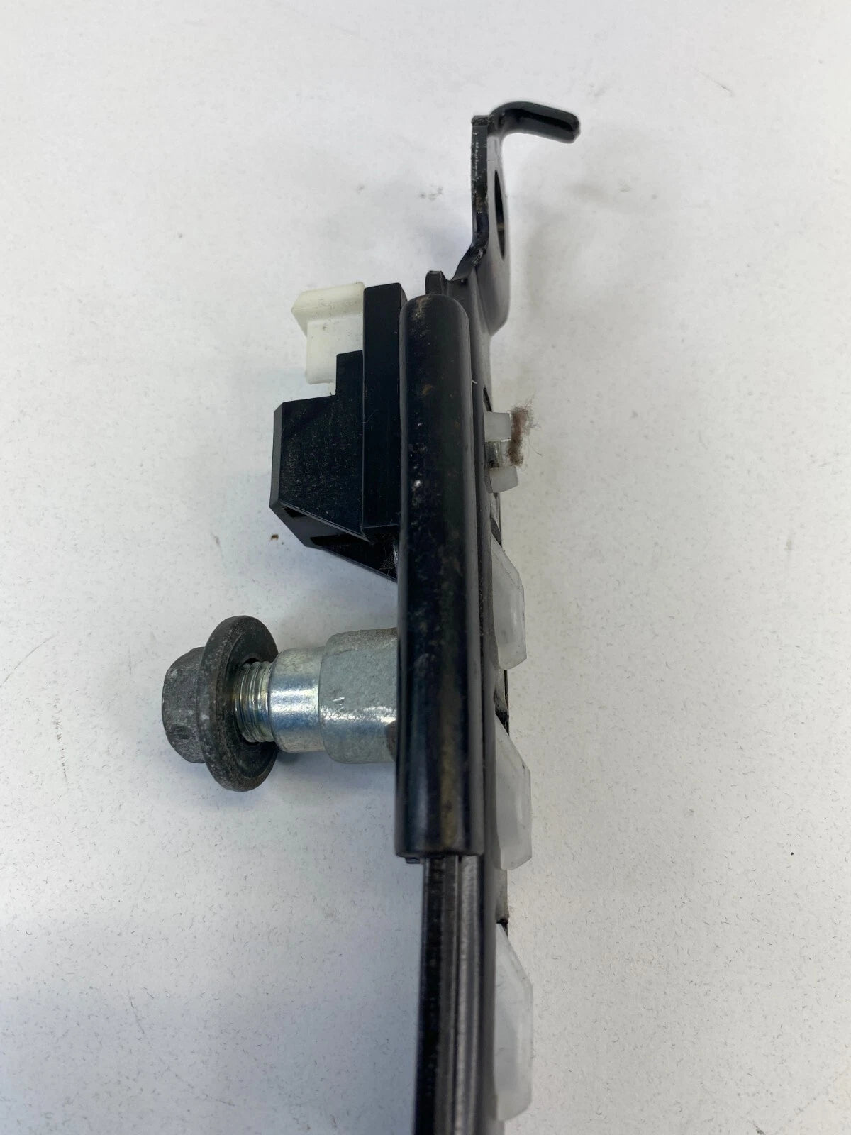2009-2013 TOYOTA MATRIX FRONT LEFT DRIVER SIDE SEAT BELT HEIGHT ADJUSTER OEM