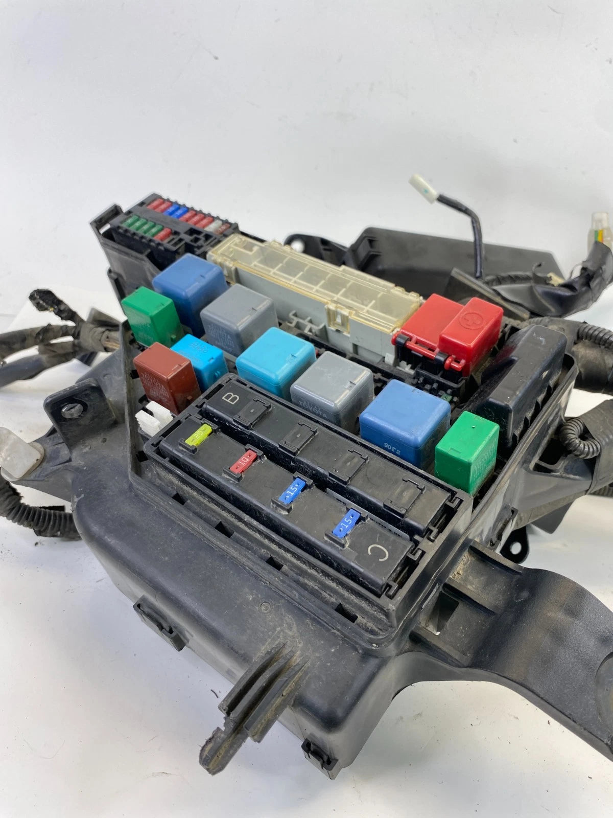 2004-2009 Toyota Prius 1.5L AT Engine Compartment Fuse Relay Box w Small Fuse