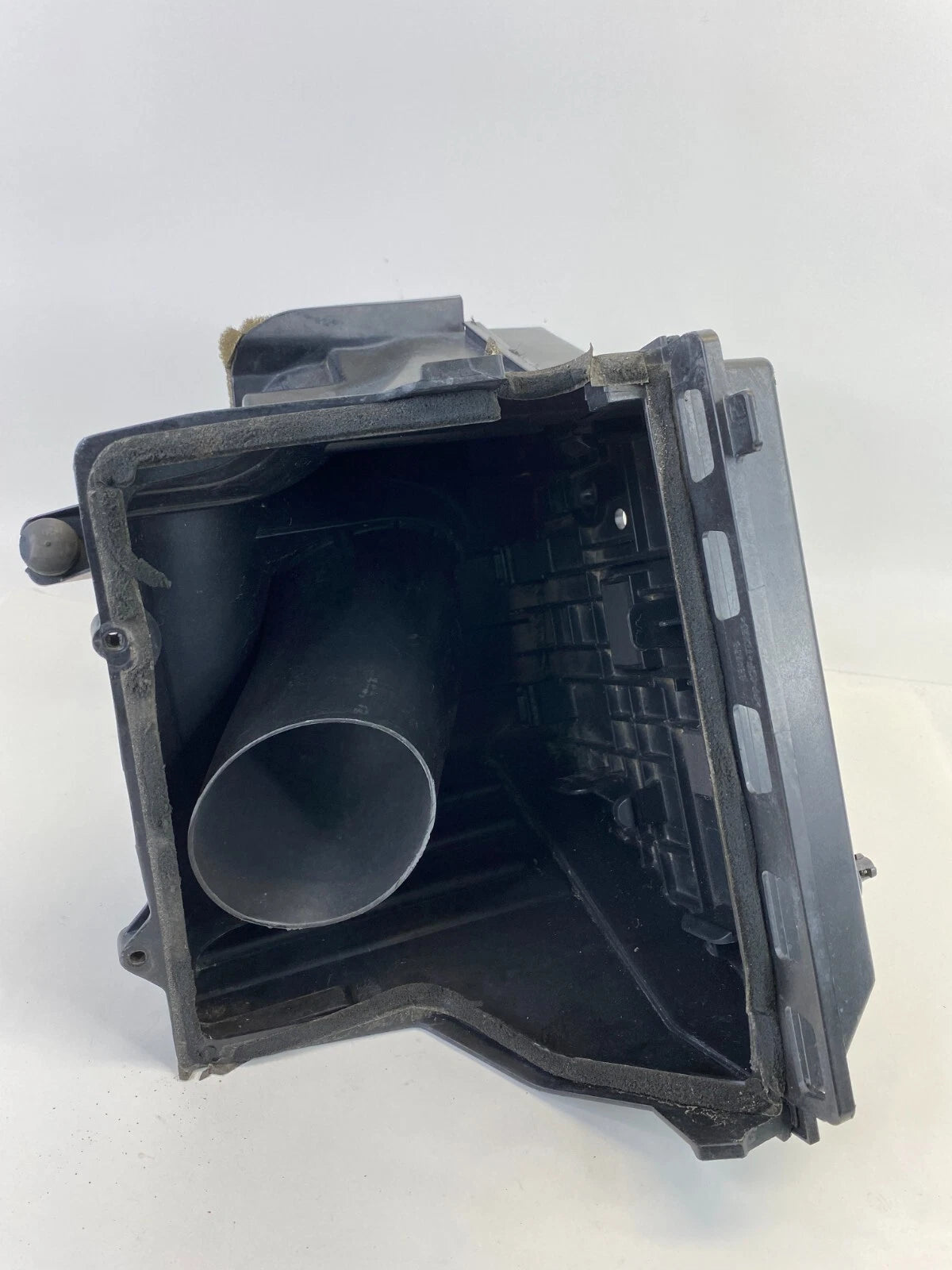 2006 2007 PONTIAC GRAND PRIX 3.8L V6 AIR CLEANER INTAKE BOX LOWER HOUSING COVER