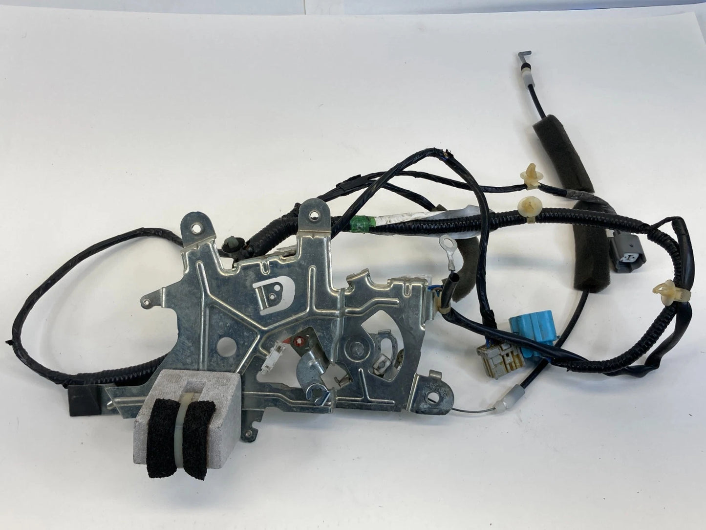 05-10 HONDA ODYSSEY REAR RIGHT SLIDING MANUAL DOOR LOCK LATCH BRACKET WIRE OEM