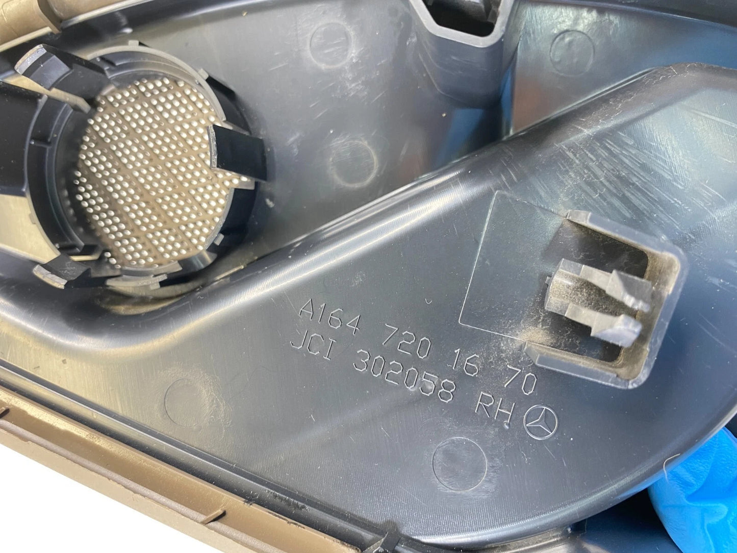 2006-2011 MERCEDES-BENZ ML 350 FRONT RIGHT DOOR TWEETER SPEAKER TRIM A1647201670
