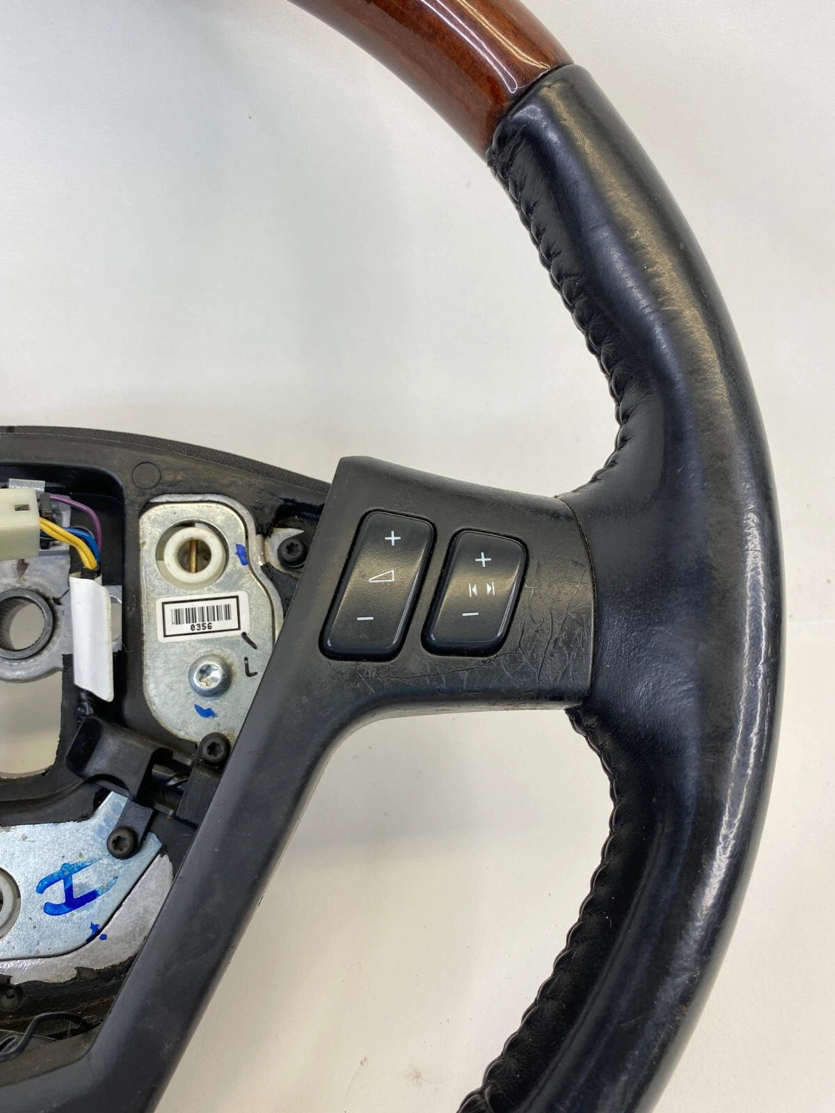 2004-2007 CADILLAC SRX MULTIFUNCTION STEERING WHEEL W/ INFO DISPLAY CONTROLS OEM