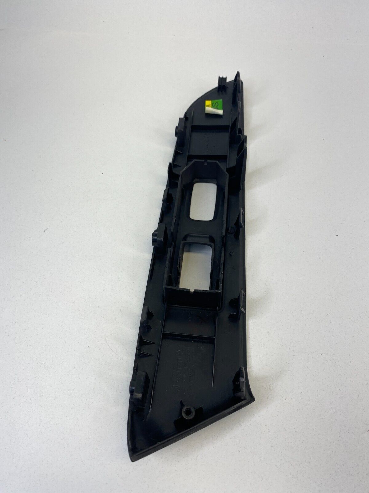 2010-2013 Hyundai Tucson Front Right Window Switch Bezel Cover Trim 383511-1110