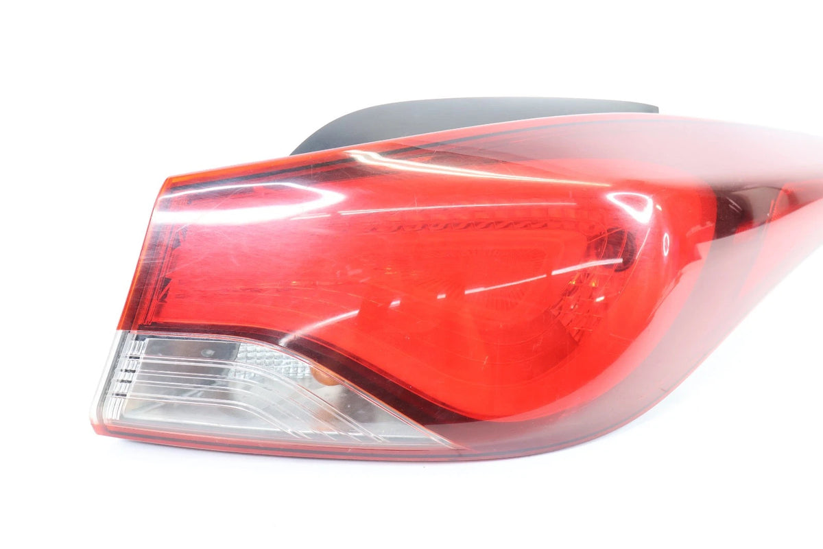2014-2016 HYUNDAI ELANTRA SEDAN RH PASSENGER OUTER TAILLIGHT TAIL LIGHT LAMP OEM