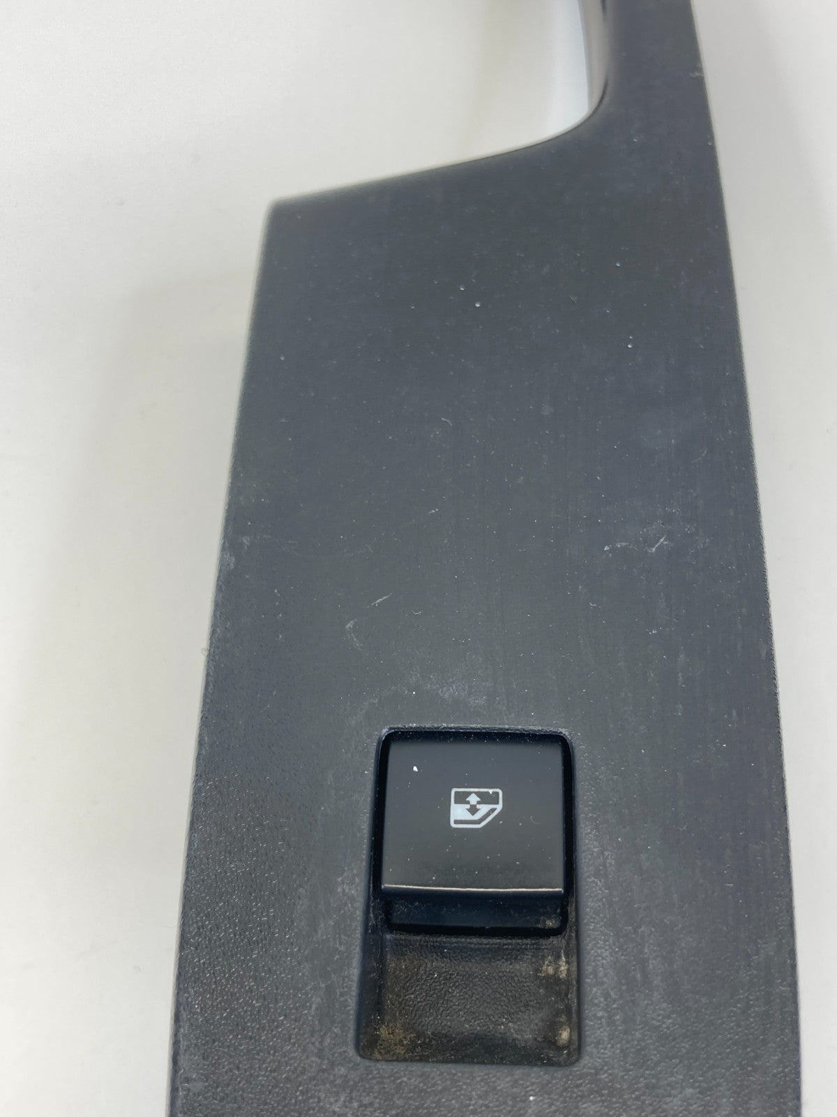 2010-2017 GMC Terrain Front Right Door Power Window Switch w/ Bezel 25946839