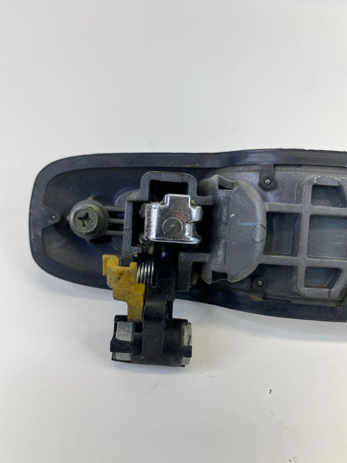 2003-2006 SUZUKI XL-7 REAR RIGHT SIDE EXTERIOR DOOR HANDLE 82810-65D10 OEM