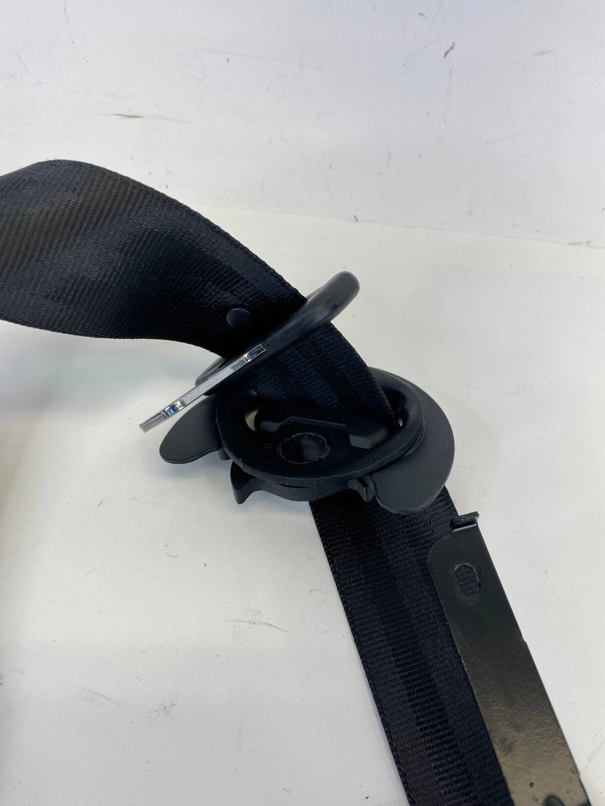 2011-2017 VOLKSWAGEN TOUAREG FRONT RIGHT PASSENGER SIDE SEAT BELT RETRACTOR OEM