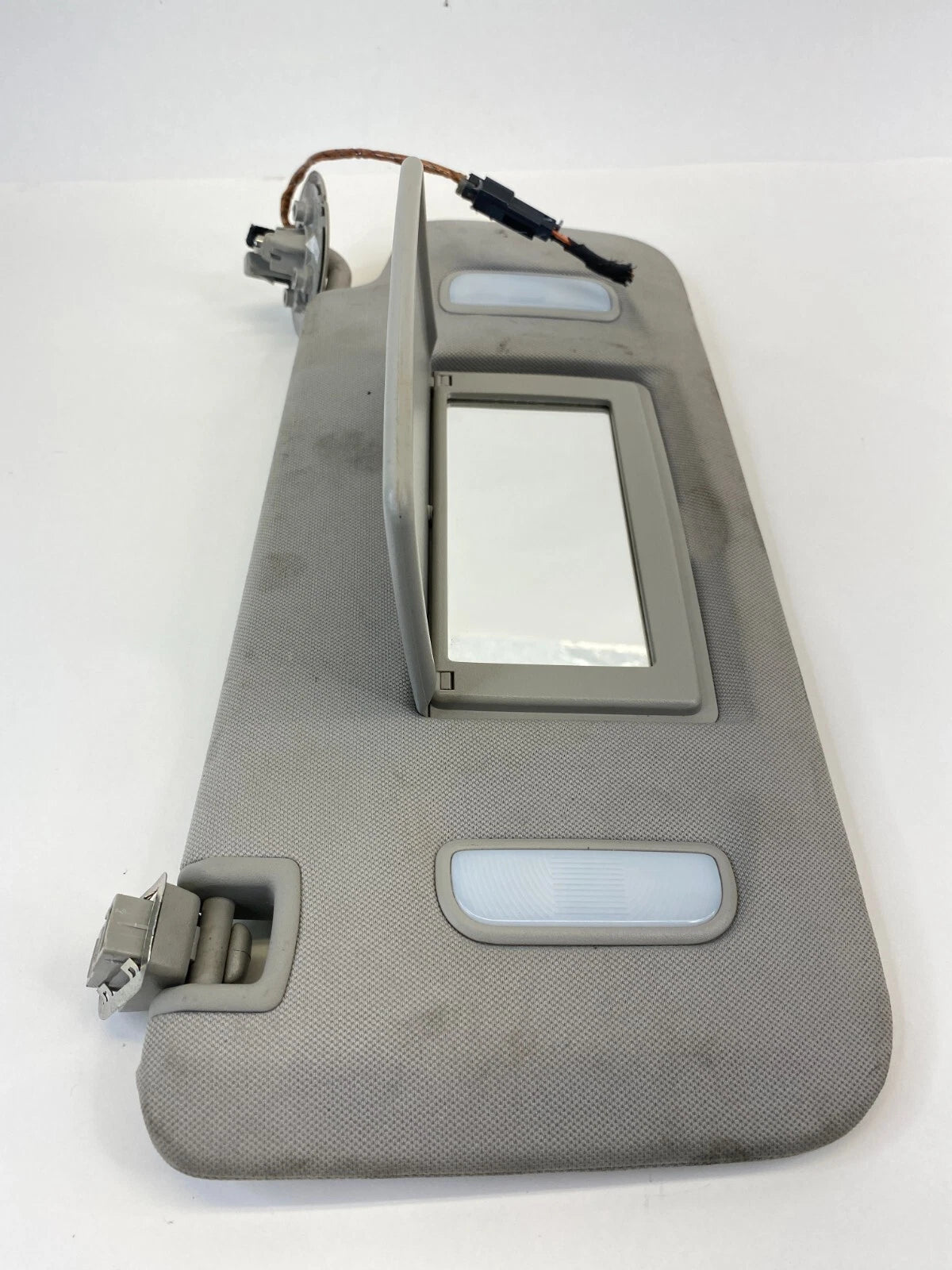 09-17 CHEVY TRAVERSE RH PASSENGER SUN VISOR W/ ILLUMINATED MIRROR GRAY CLOTH OEM