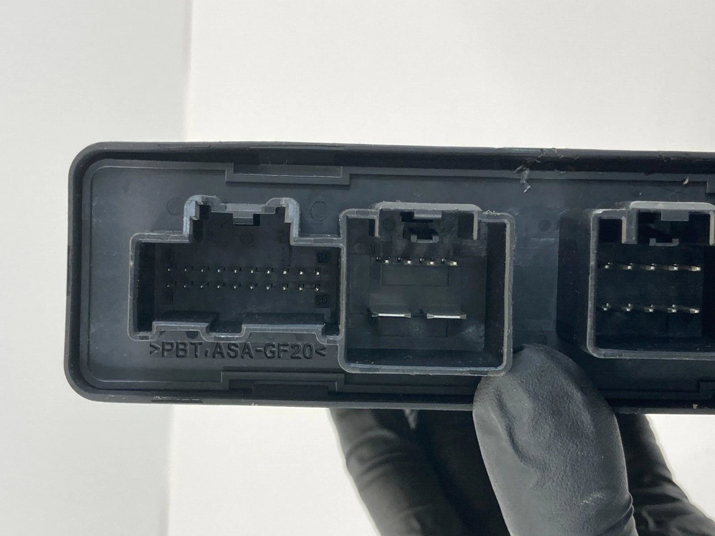 2015 BUICK REGAL THEFT LOCKING KEYLESS ENTRY CONTROL MODULE UNIT 13592235 OEM