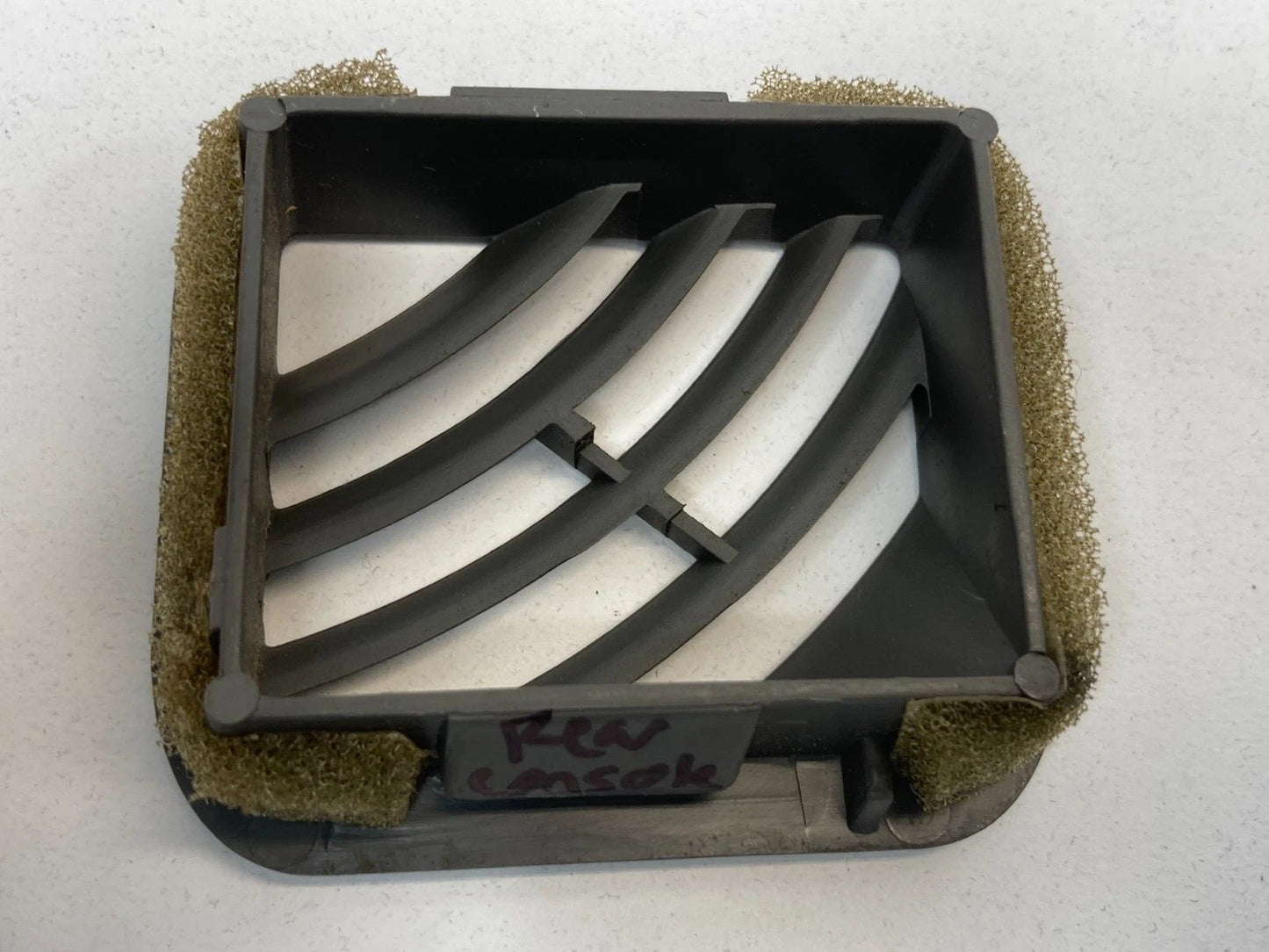2002 2003 GMC ENVOY SUV 4DR CENTER CONSOLE REAR LEFT AIR VENT DEFROSTER GRILLE