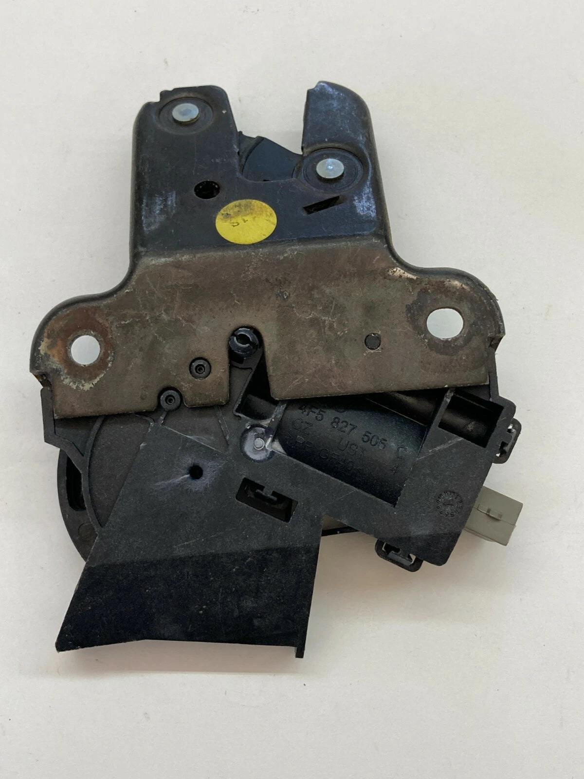 2006-2010 VOLKSWAGEN PASSAT SEDAN REAR TRUNK LID LOCK LATCH ACTUATOR 4F5827505