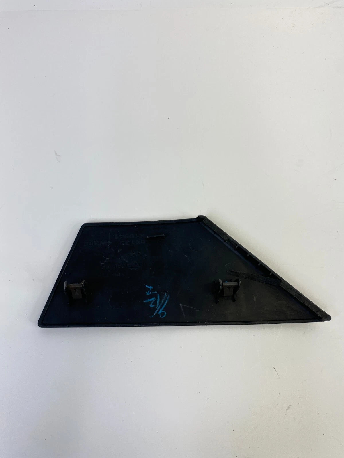 2001-2004 NISSAN PATHFINDER DASH SIDE PANEL BRACKET TRIM PANEL 68135-4W300 OEM