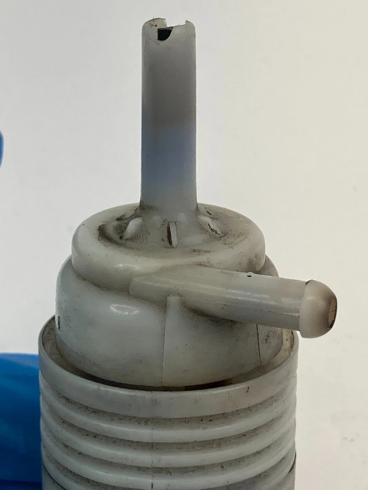 2005 2005 2006 2007 2008 2009 SAAB 9-7X FRONT WASHER FLUID PUMP 10386722