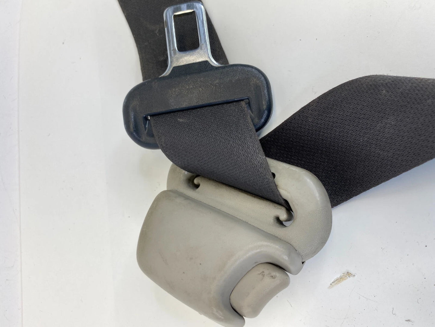 2005 2006 Dodge Magnum Front Left Driver Seat Belt Retractor P0UX531DVAD OEM
