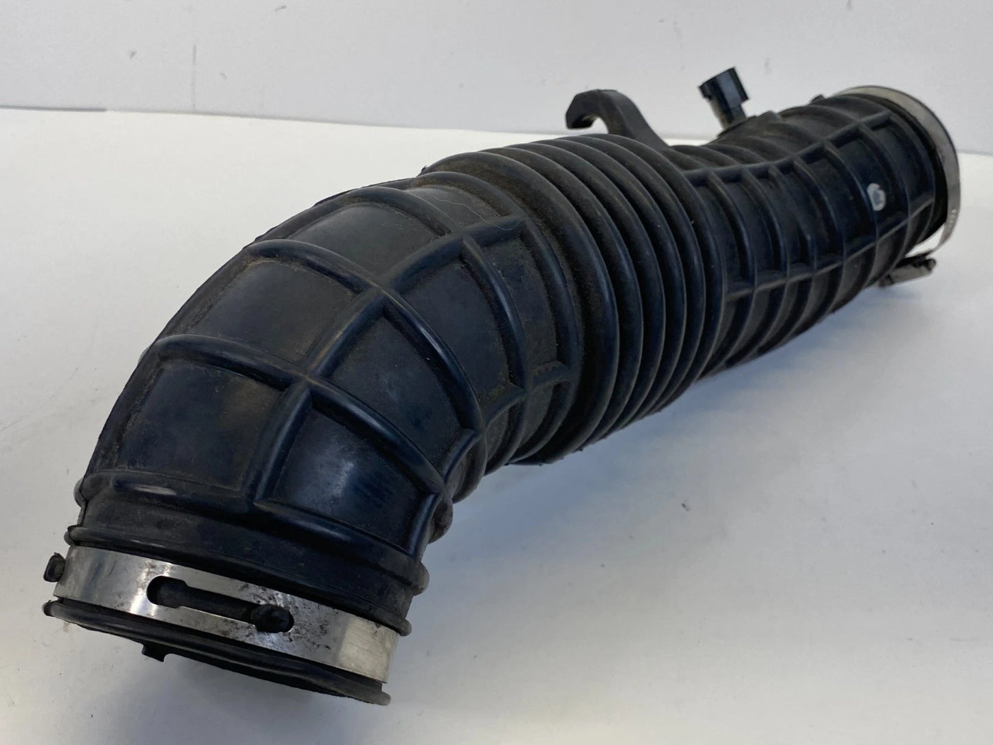 05-10 CHRYSLER 300 DODGE CHARGER MAGNUM 2.7L AIR INTAKE HOSE TUBE 04591866AB OEM