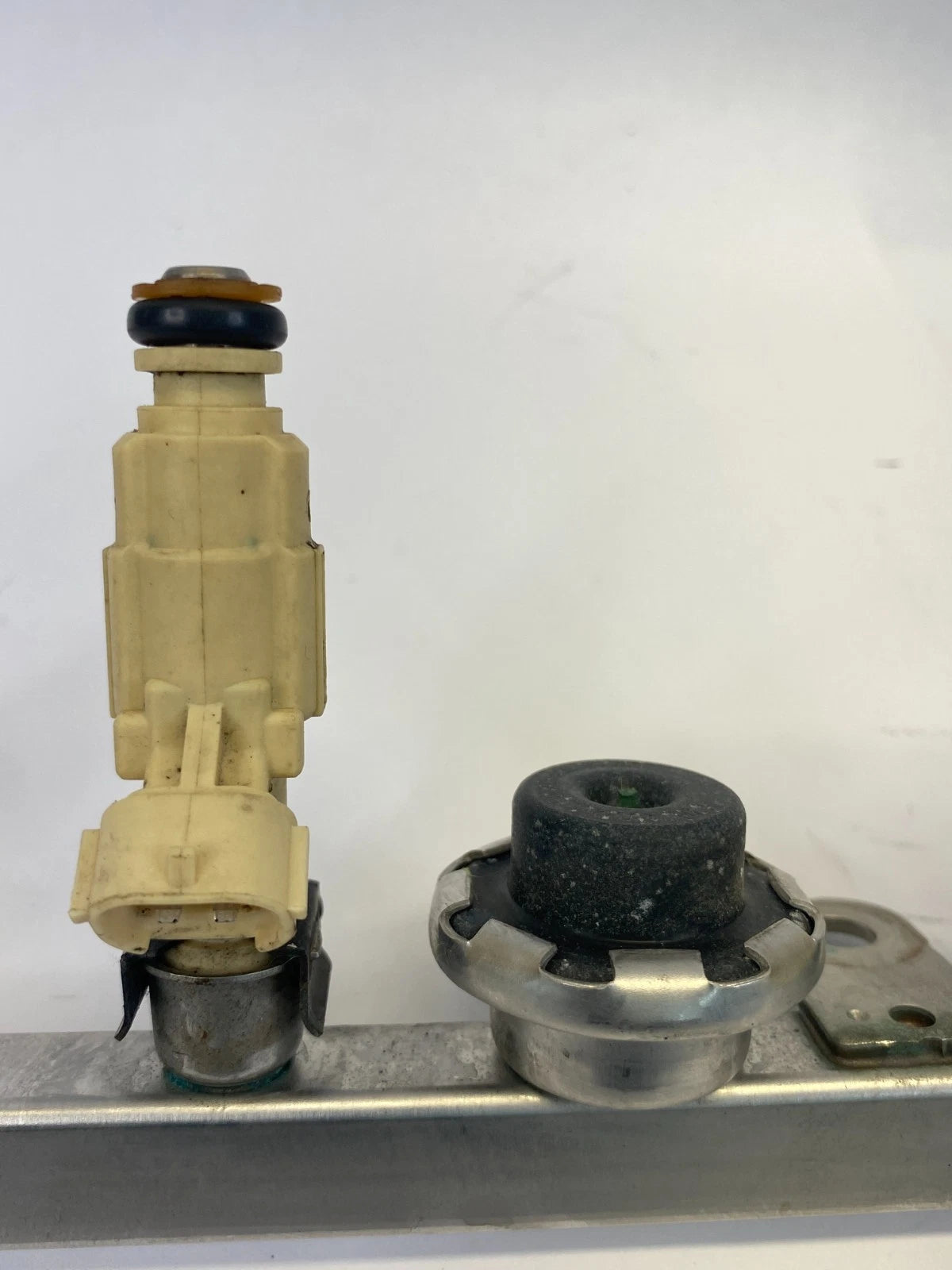 2010 2011 2012 2013 KIA FORTE 2.0L ENGINE FUEL RAIL INJECTION INJECTORS OEM