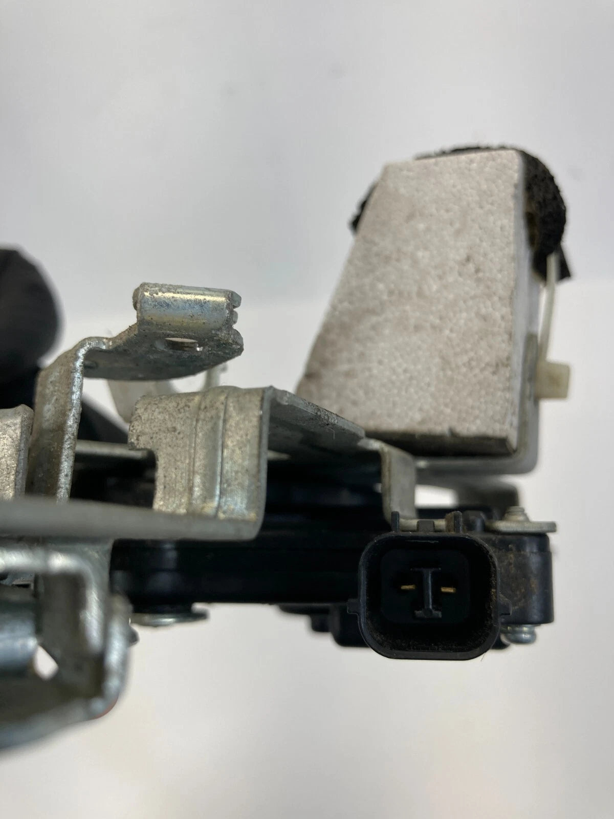 2005-2010 HONDA ODYSSEY REAR LEFT SIDE SLINDING DOOR HANDLE CRANK ACTUATOR OEM