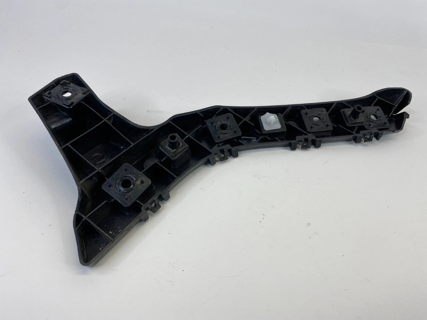 2013-2019 FORD FUSION REAR LEFT SIDE BUMPER BRACKET MOUNT DS73-17A882-AE OEM