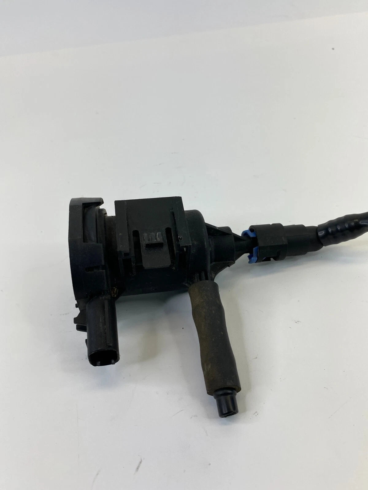 08-16 CHRYSLER TOWN & COUNTRY VACUUM PURGE SOLENOID FUEL VALVE VAPOR CANISTER