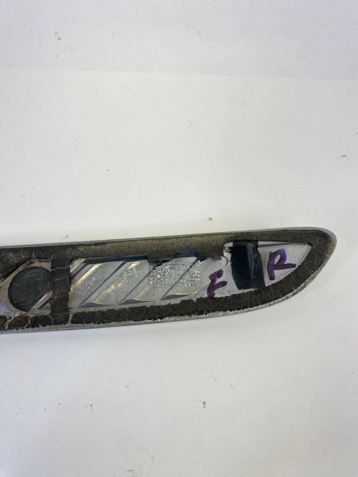 2008-2012 BUICK ENCLAVE RIGHT SIDE HOOD EXTERIOR GRILLE TRIM MOLDING CHROME OEM