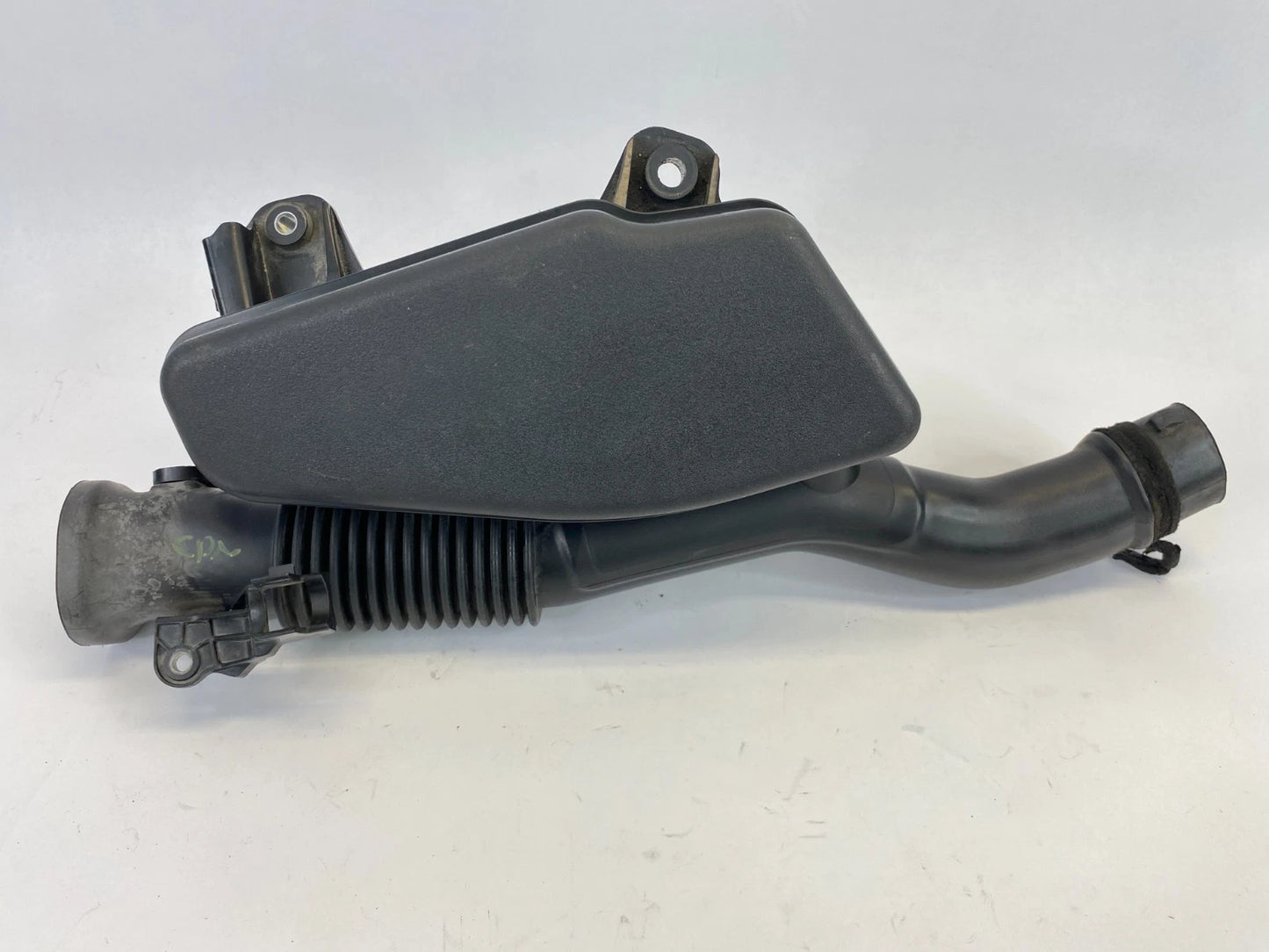 2010 2011 TOYOTA PRIUS 1.8L ENGINE AIR INSTAKE RESONATOR ASSY 17750-37010 OEM