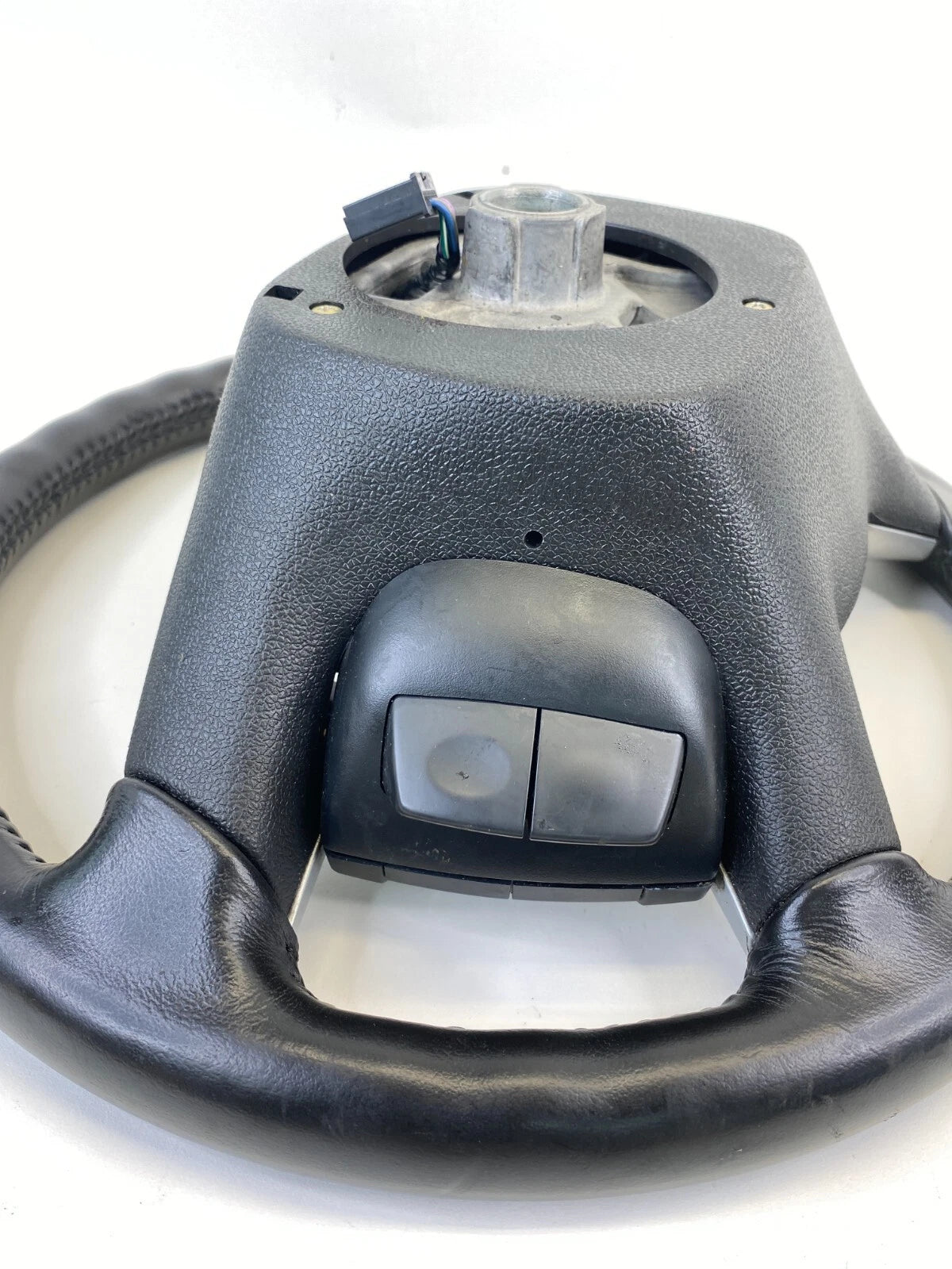 09-12 CHEVY TRAVERSE STEERING WHEEL W/ CRUISE CONTROLS & RADIO STEREO SWITCHES