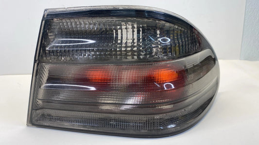 1998-2002 MERCEDES-BENZ E430 REAR RIGHT OUTER TAIL LIGHT TAILLIGHT AFTERMARKET
