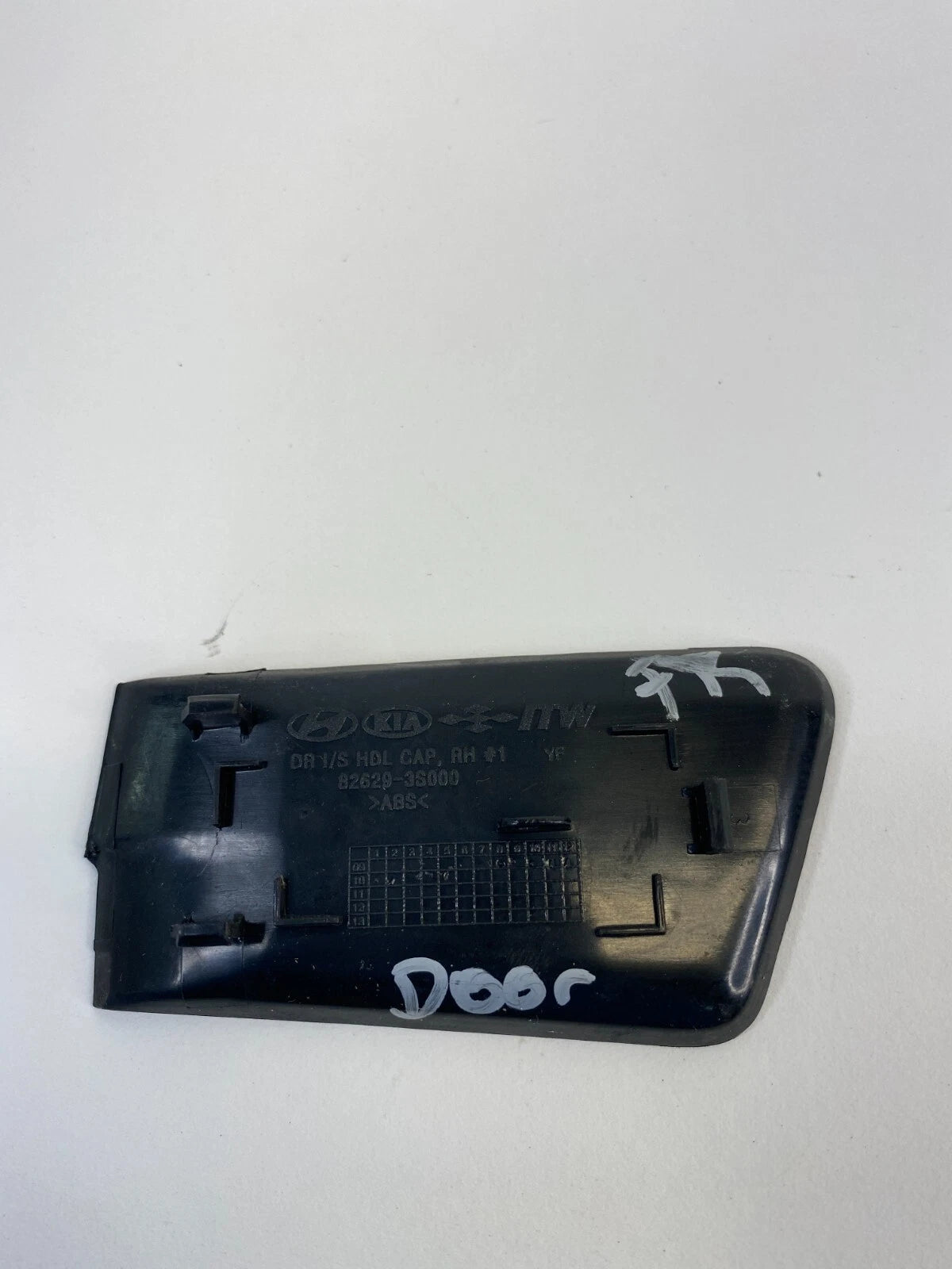11-14 HYUNDAI SONATA FRONT RIGHT INNER DOOR HANDLE SCREW CAP COVER 826293S000