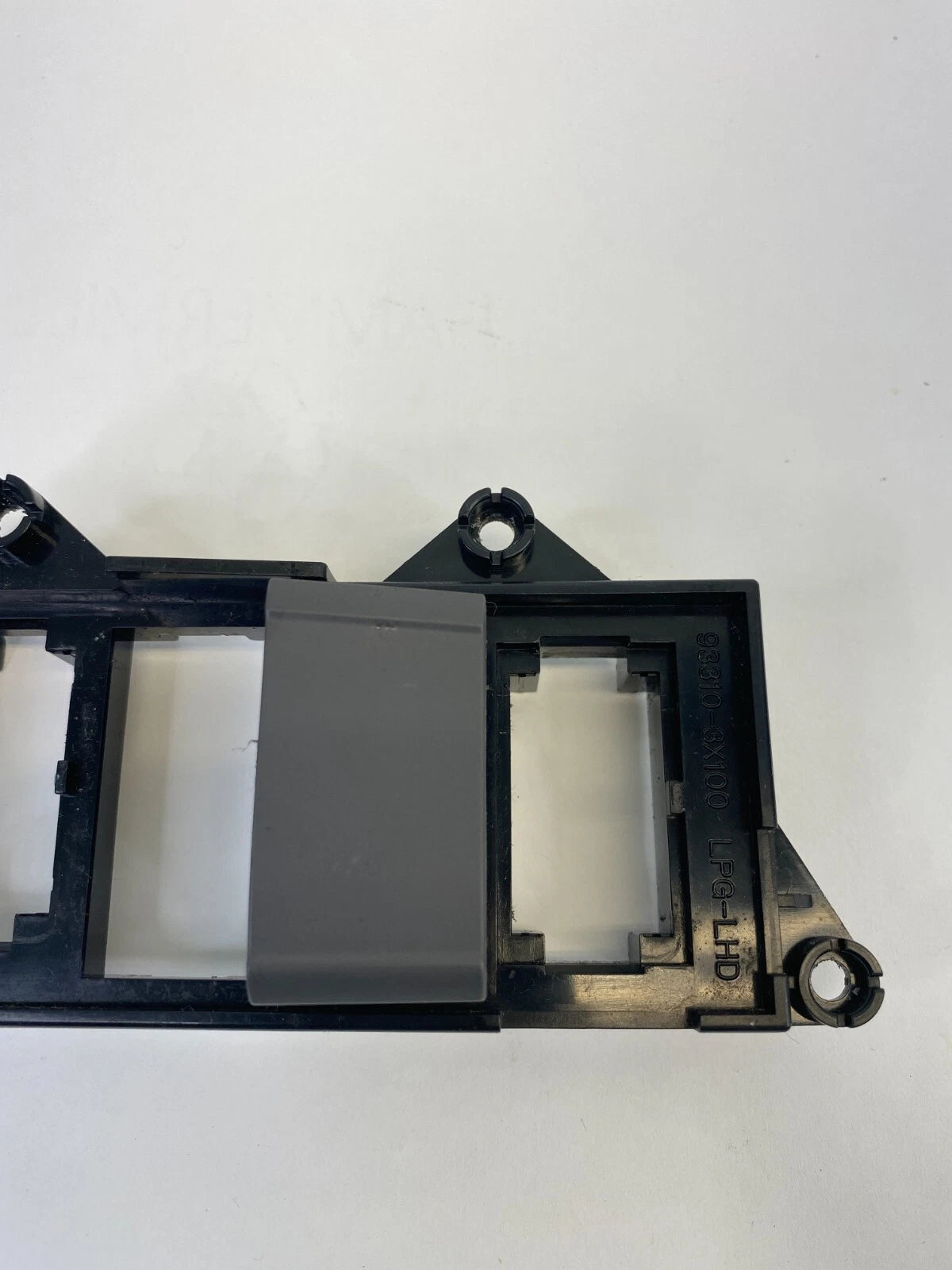 12-16 HYUNDAI ELANTRA LEFT SIDE INSTRUMENT PANEL SWITCH COVER BEZEL 93310-3X100