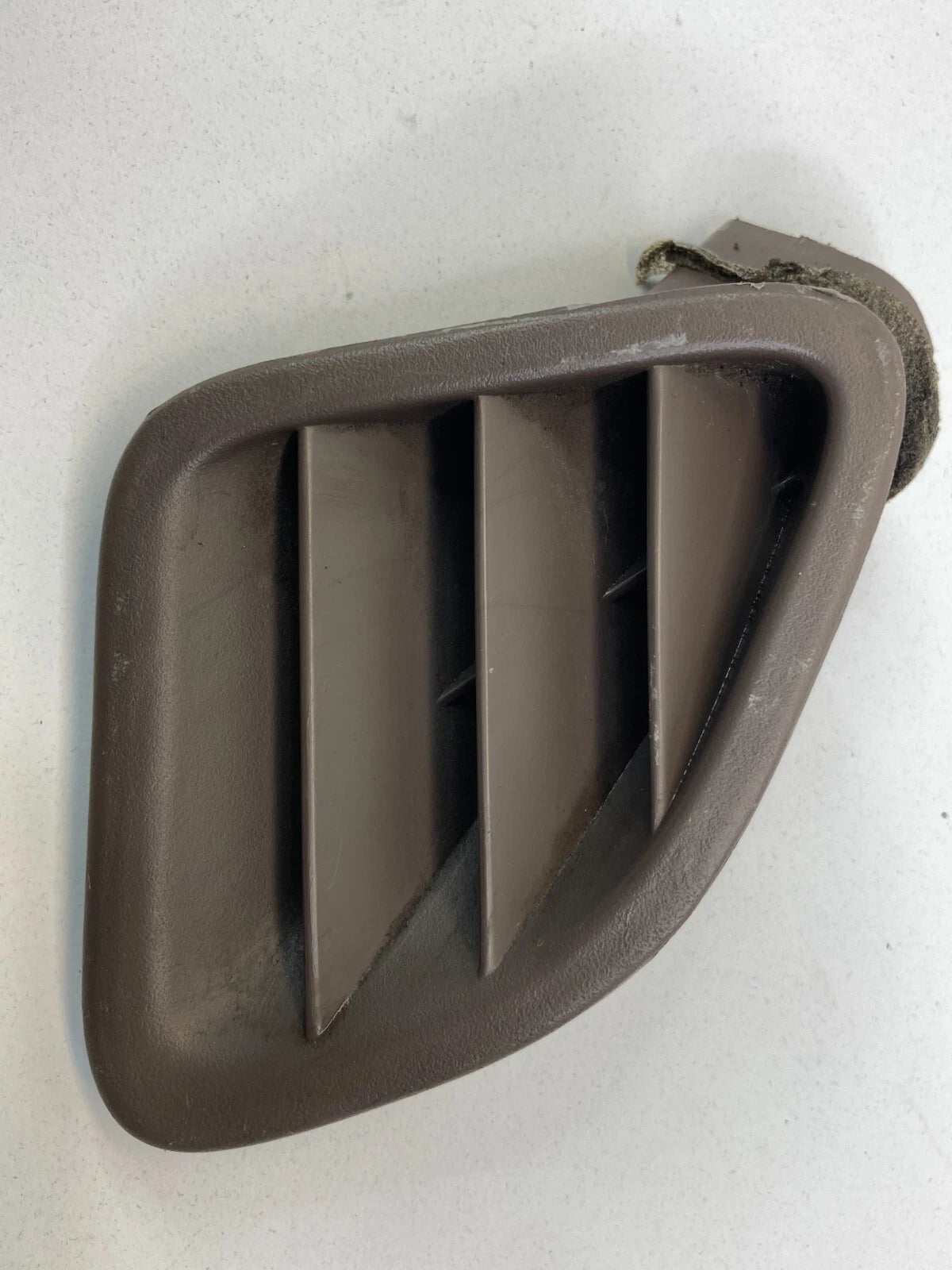 1997-2001 TOYOTA CAMRY CE SEDAN INSTRUMENT PANEL DEFROSTER GRILLE 55962-AA010