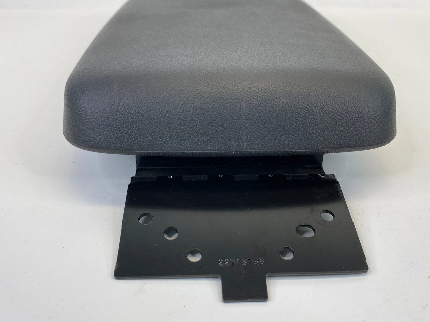 05 06 07 08 09 10 PONTIAC G6 CENTER CONSOLE LID ARM REST ARMREST 22713736 OEM
