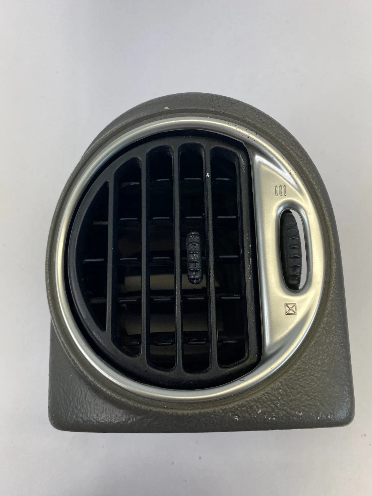 2002-2009 GMC ENVOY DASH RIGHT PASSENGER A/C AIR VENT GRILLE OUTER OEM
