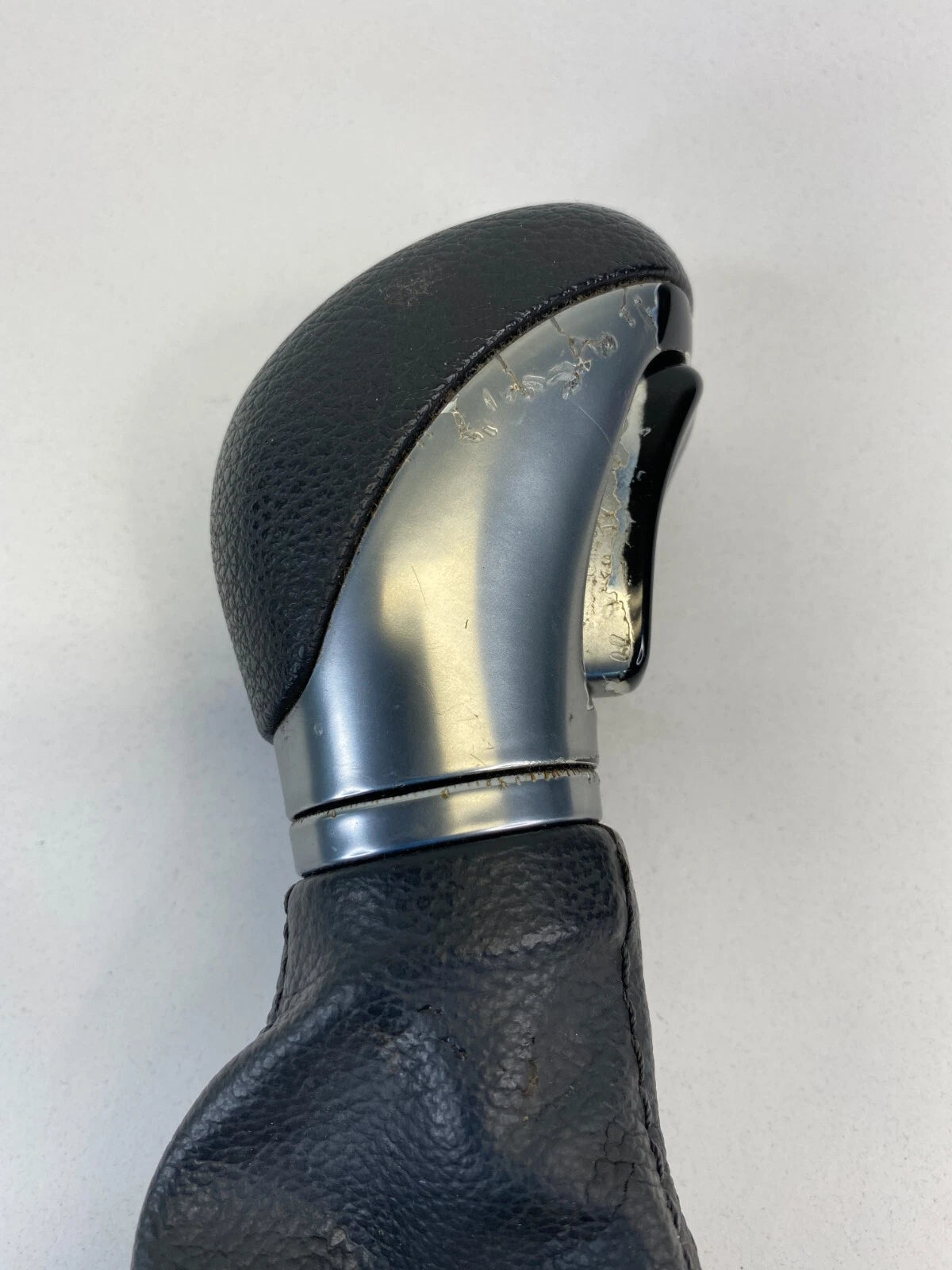 15-17 HYUNDAI SONATA AUTOMATIC FLOOR GEAR SHIFTER KNOB BOOT W/ BEZEL 84659-C1000