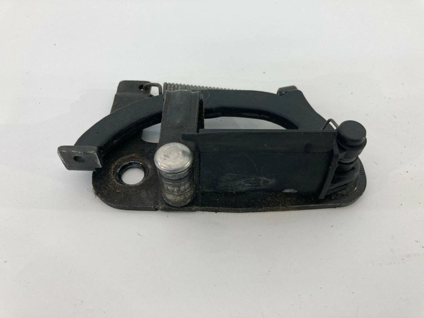 98-10 VW VOLKSWAGEN NEW BEETLE HATCHBACK REAR TRUNK LIFTGATE STRIKER PLATE OEM