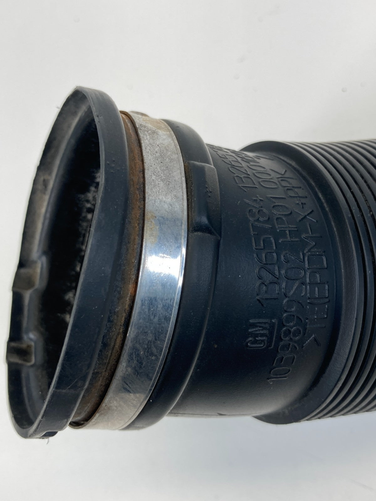 2011-2016 Chevrolet Cruze 2016 Limited 1.4L Air Cleaner Outlet Duct 13265784