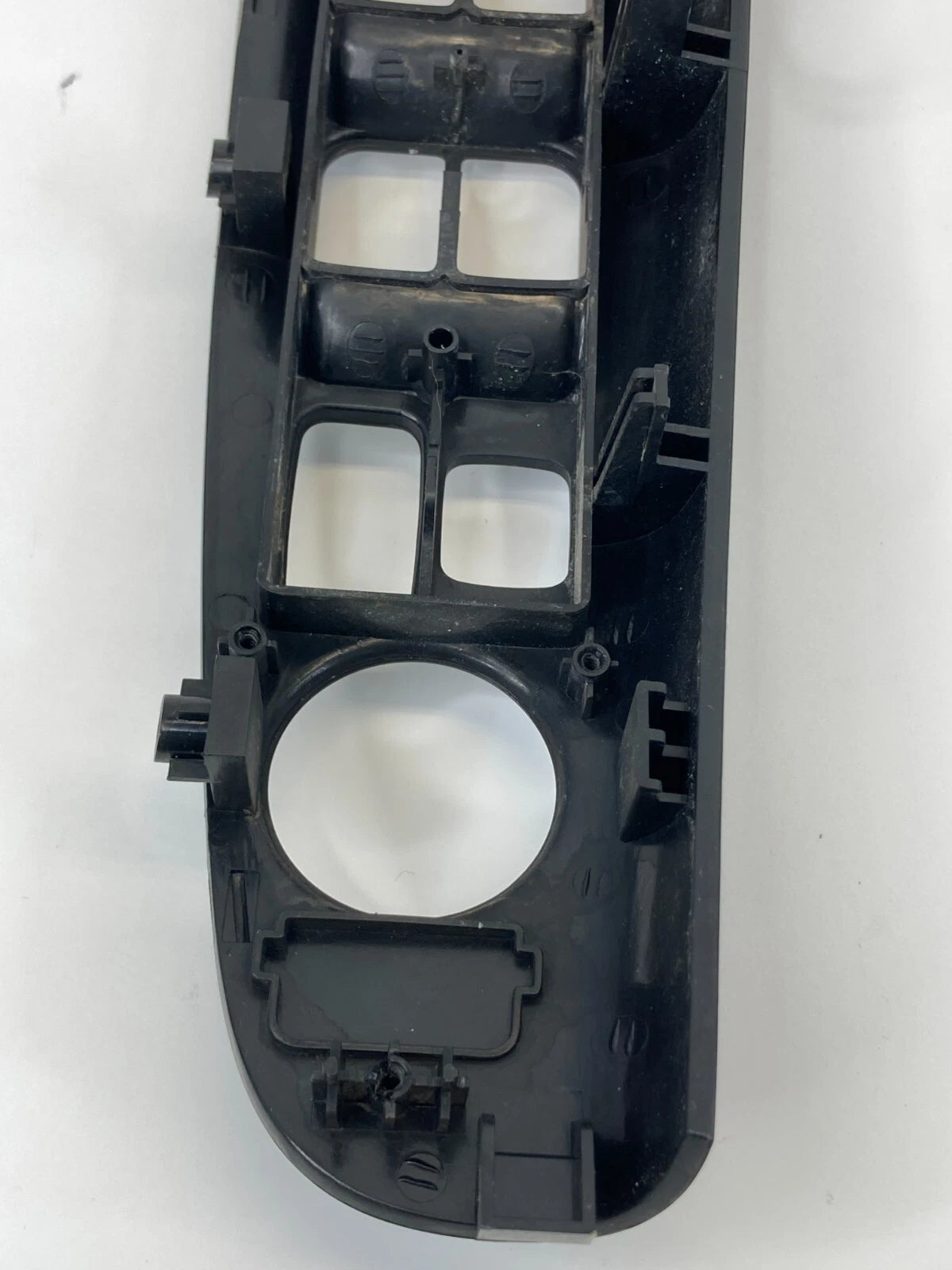 06-08 HYUNDAI SONATA FRONT LEFT DOOR WINDOW SWITCH TRIM BEZEL COVER 93570-3K000