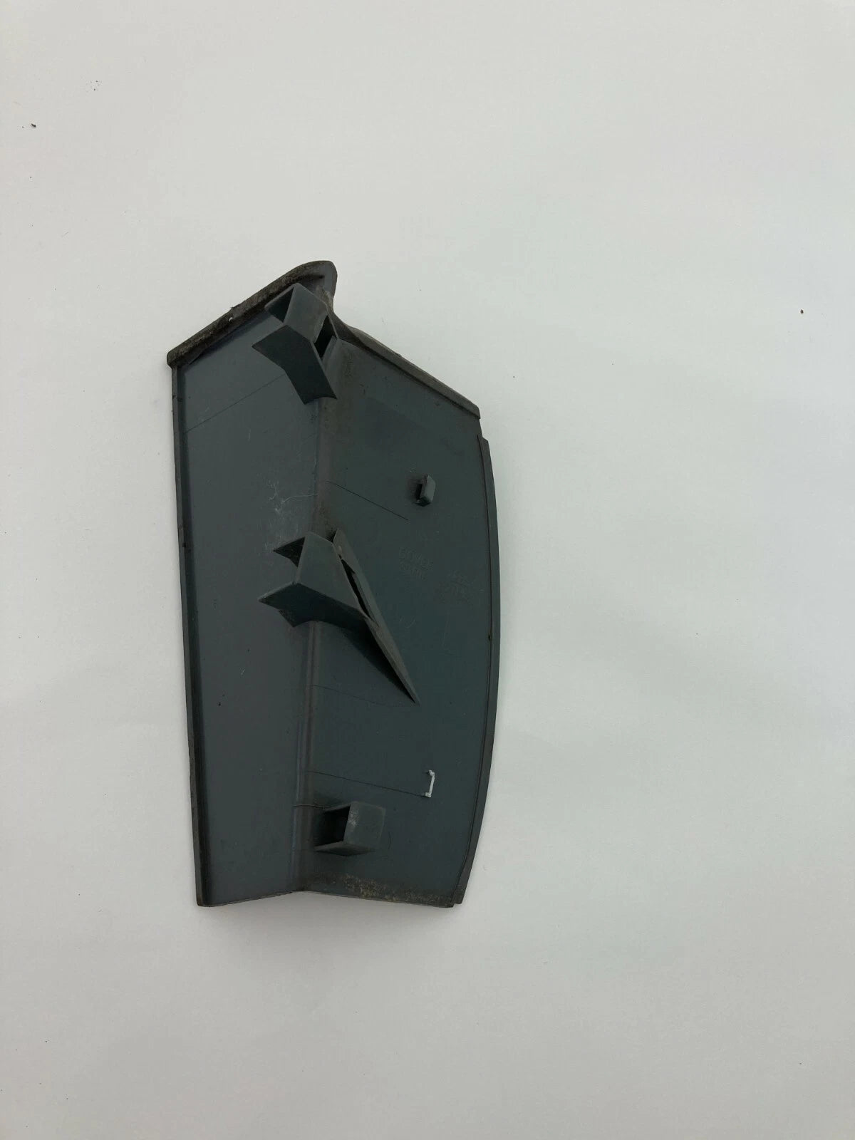 2006 2007 HYUNDAI SONATA REAR LEFT DRIVER SIDE TAIL LIGHT COVER TRIM PANEL
