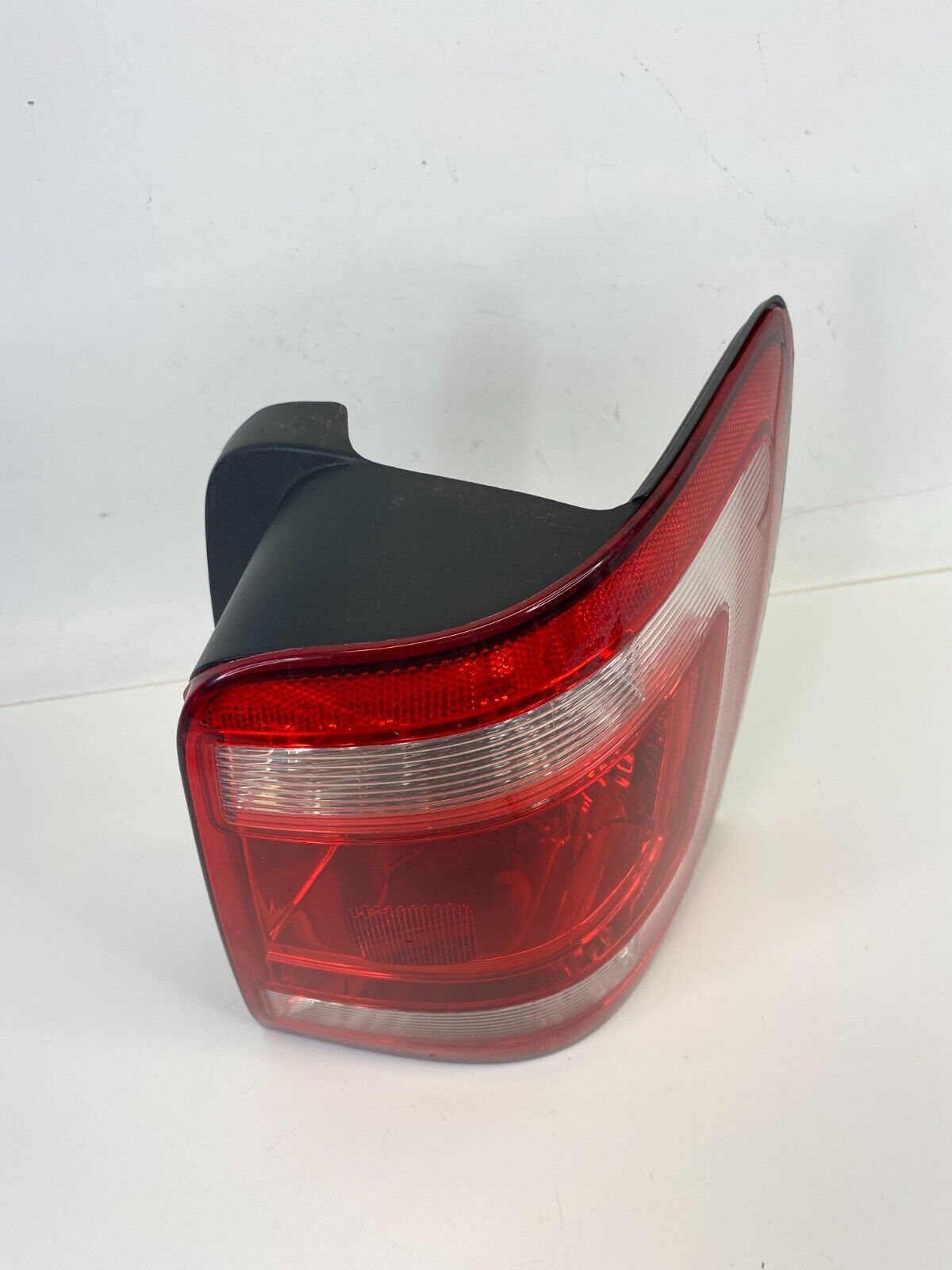 08-12 Ford Escape Rear Right Side Tail Light Taillight Taillamp 9L84-13B504-A