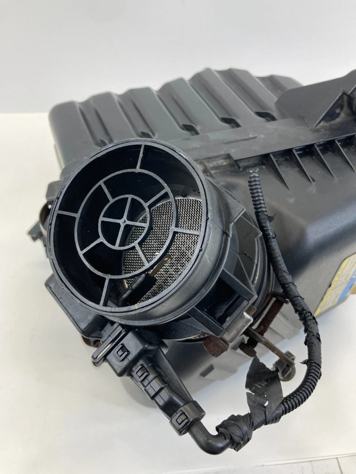 2005-2009 HYUNDAI TUCSON 2.0L 2.7L AIR INTAKE CLEANER BOX HOUSING 28100-2E100