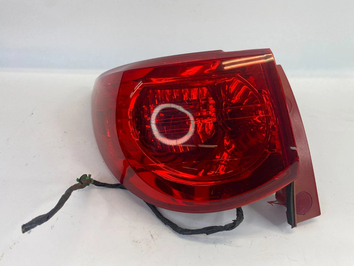 2009-2012 CHEVROLET TRAVERSE REAR LEFT SIDE OUTER TAIL LIGHT TAILLIGHT OEM