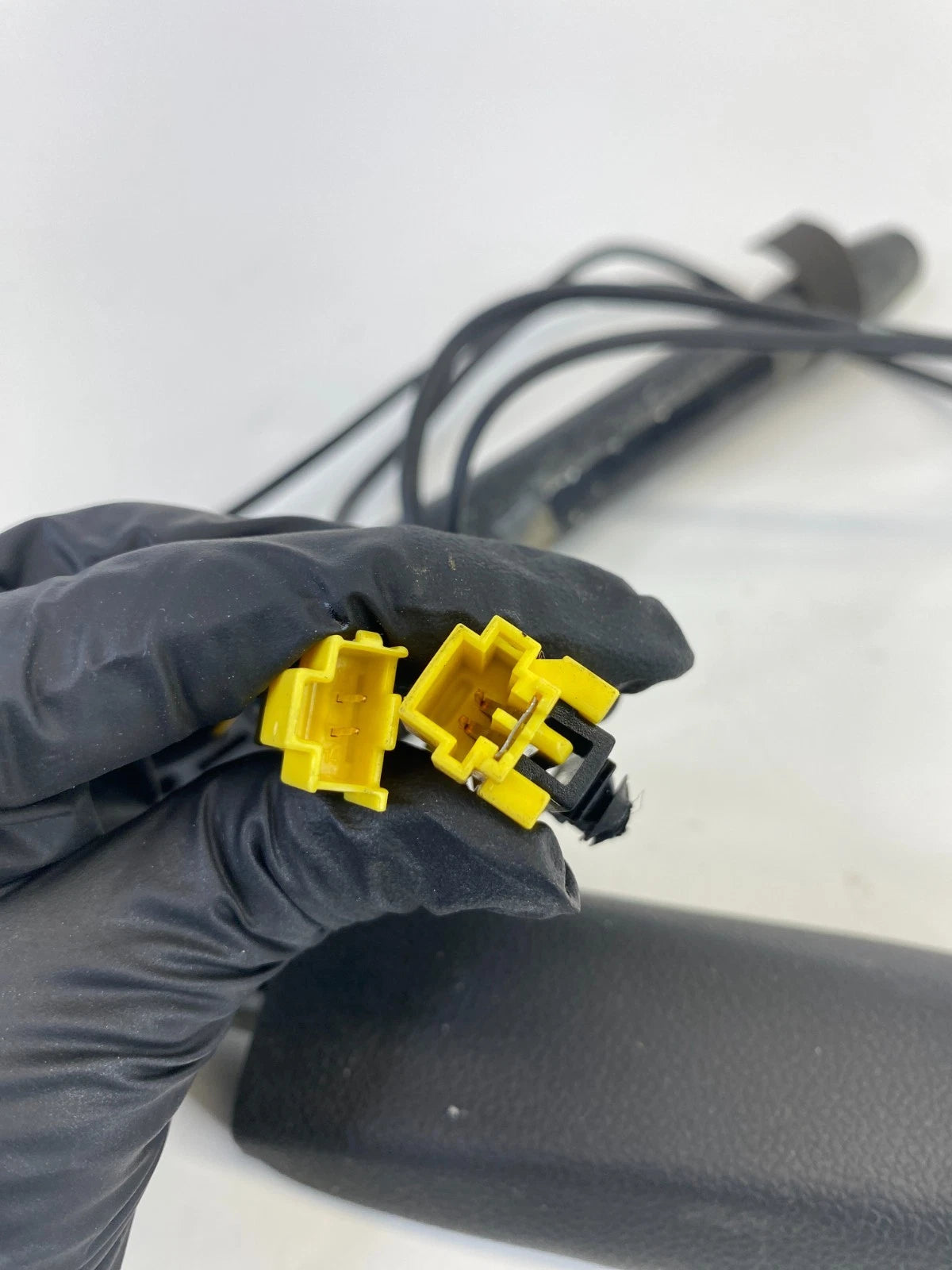 2007-2014 MERCEDES-BENZ CL550 COUPE FRONT RIGHT PASSENGER SEAT BELT BUCKLE OEM