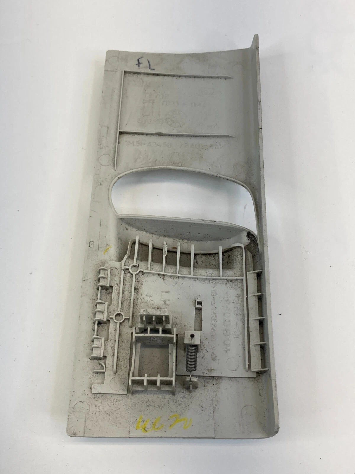 12-18 FORD FOCUS FRONT LEFT SEAT B-PILLAR TRIM ANCHOR COVER CM51A24582A04AAW OEM