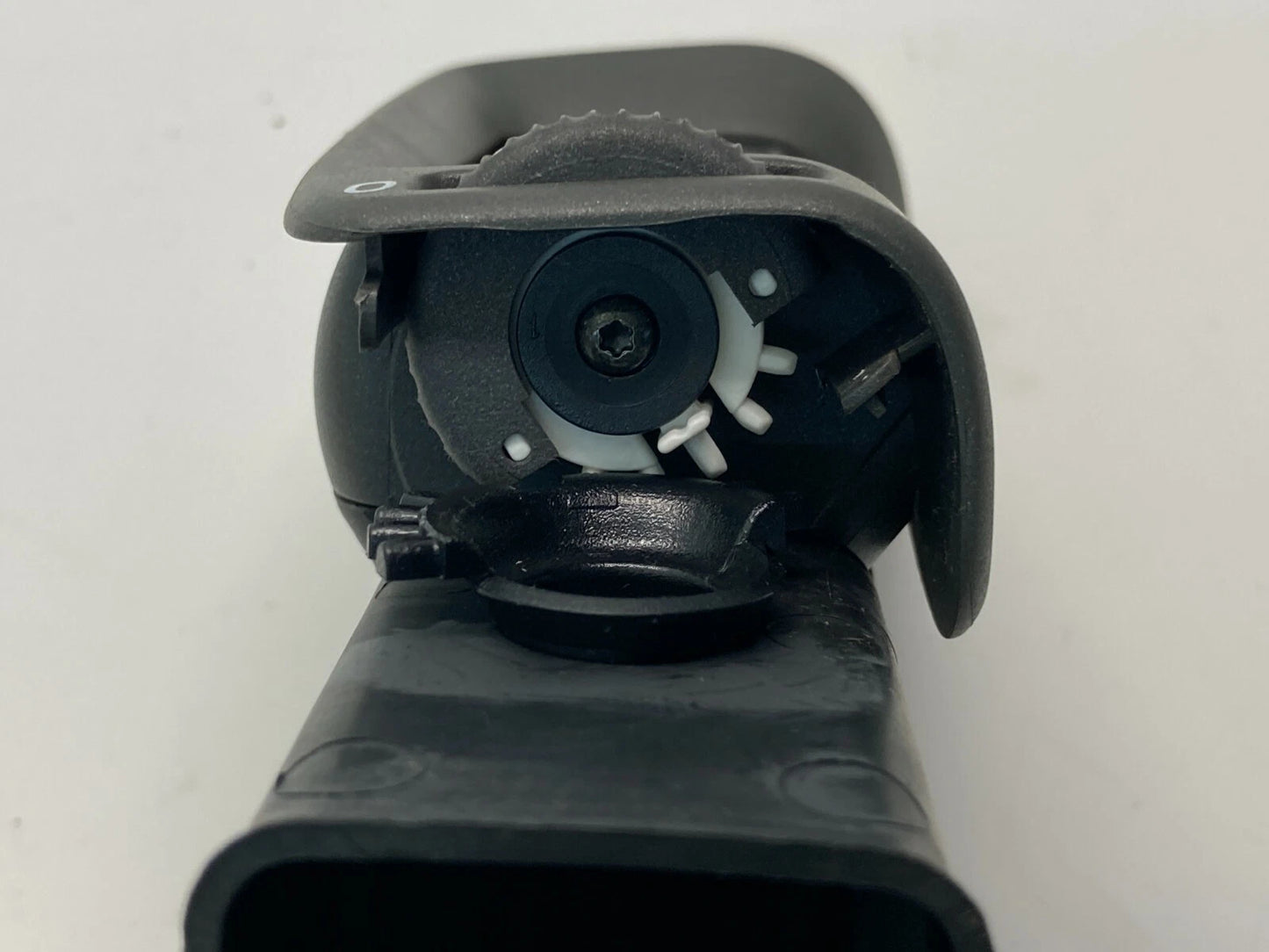 99-03 S80 LEFT DRIVER SIDE B PILLAR AC HEATER AIR VENT NOZZLE DUCT 9158448 OEM