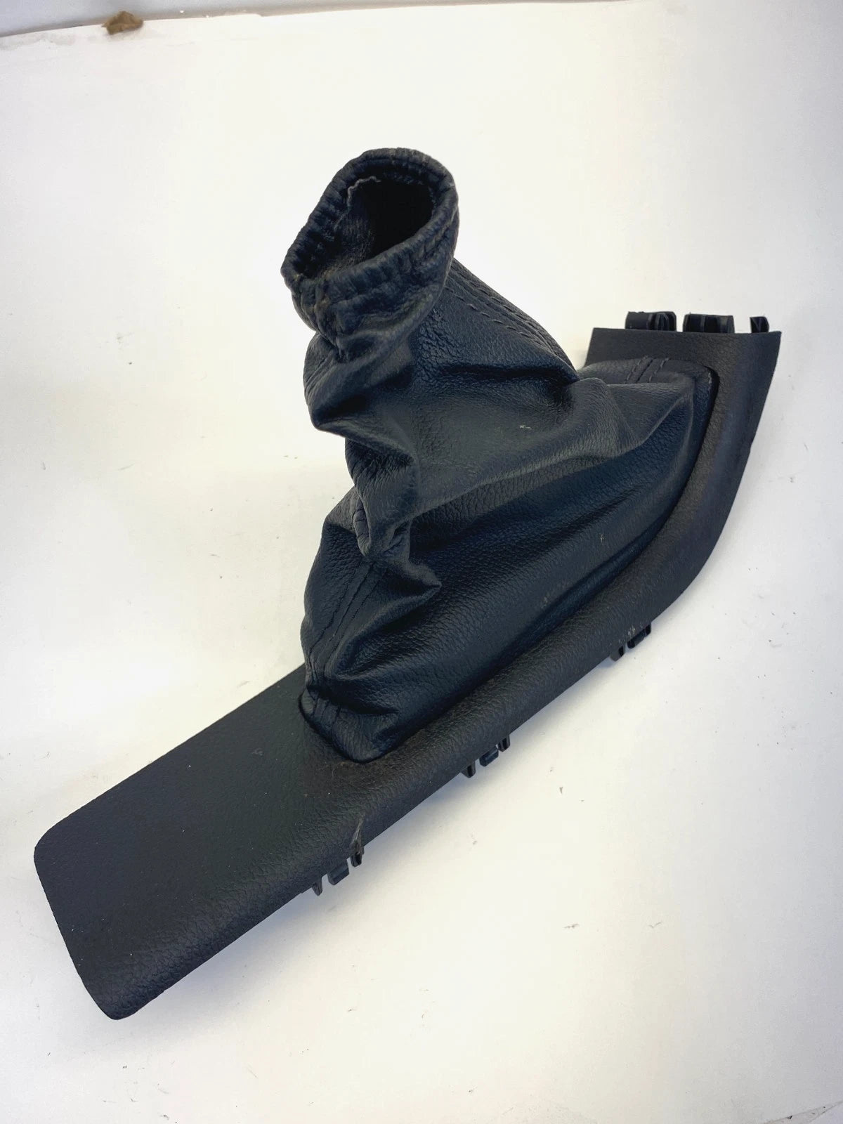 2012-2018 FORD FOCUS A/T CENTER CONSOLE SHIFTER BEZEL BOOT LEATHER BM51A061B OEM