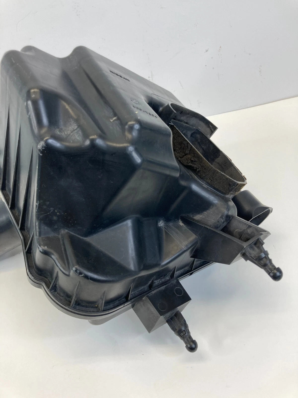 2008-2010 INFINITI G37 FRONT LEFT AIR INTAKE CLEANER BOX FILTER ASSEMBLY OEM