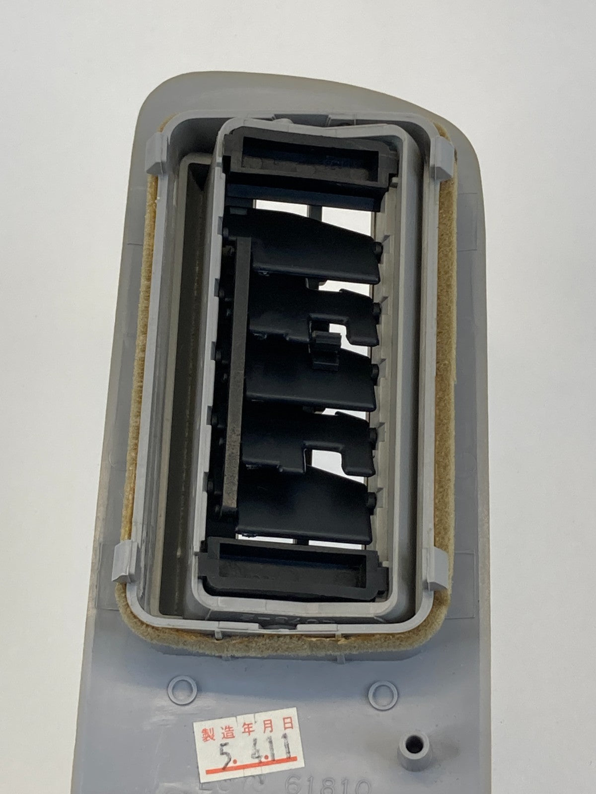 2004 2005 2006 Mazda MPV Rear Roof Mounted A/C Air Vent Grille Trim LC73-61810