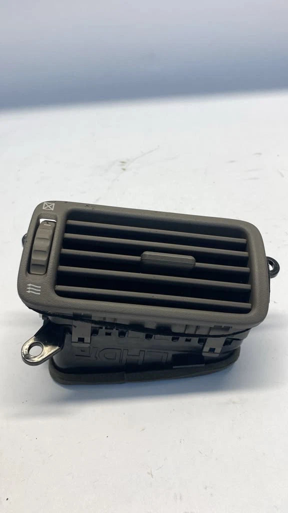 95-00 LEXUS LS400 FRONT RIGHT PASSENGER SIDE DASH OUTER A/C AIR VENT 55670-50030
